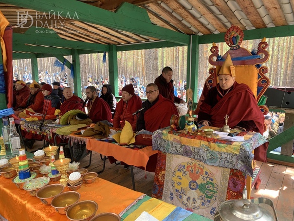 Буддисты Баргузинской долины помолились хозяину местности у Бархан горы